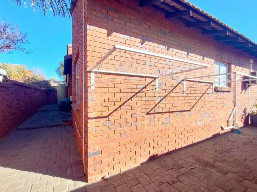 3 Bedroom Property for Sale in Pentagon Park Free State